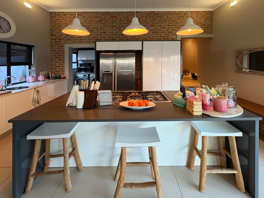 5 Bedroom Property for Sale in The Coves North West